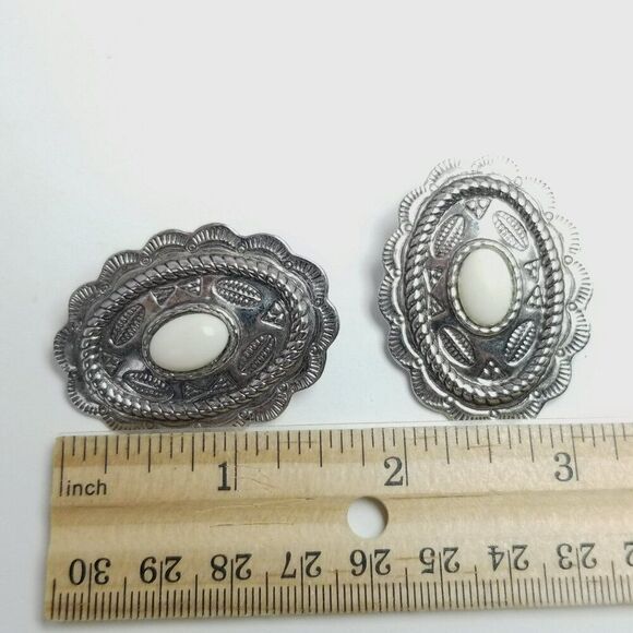 Vintage Southwestern Style Oval Stud Earrings, Silver Tone White Enamel - Picture 4 of 6